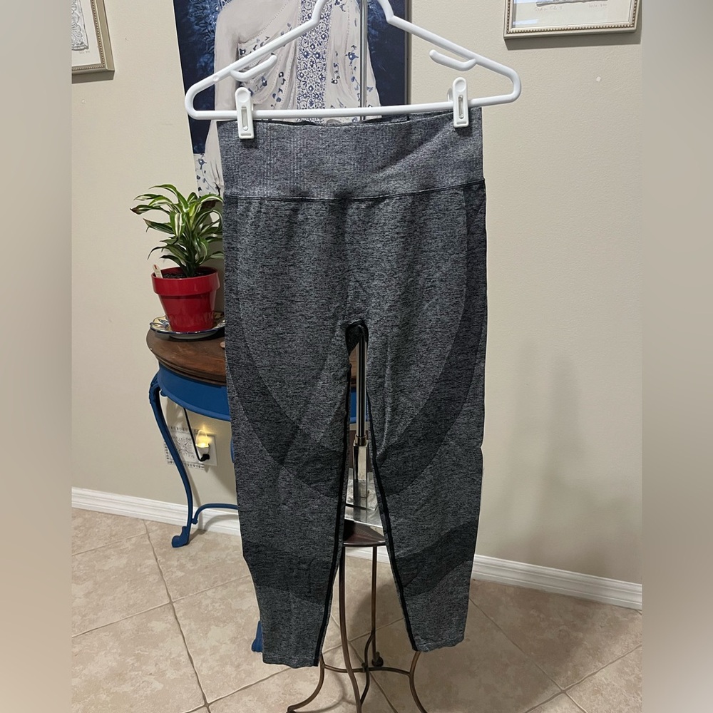 Victoria’s Secret Pink Active Leggings - L